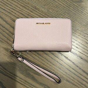NWT Michael Kors Light Pink Leather Jet Set Travel Wristlet Wallet